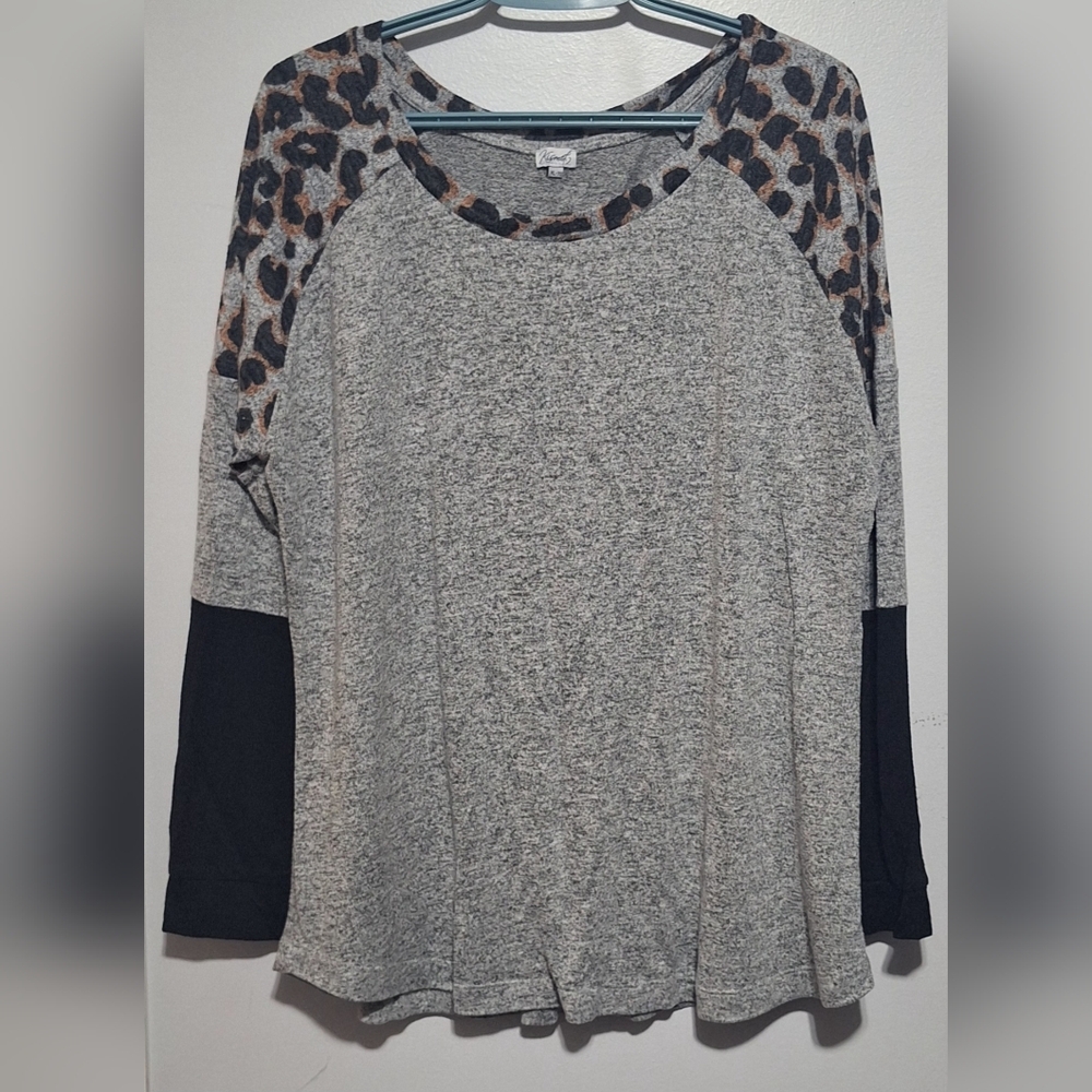 XL Kismet Gray and Black Leopard Accent Long Sleeve Top